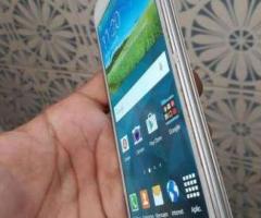 Samsung S5 con Detalle de Mica