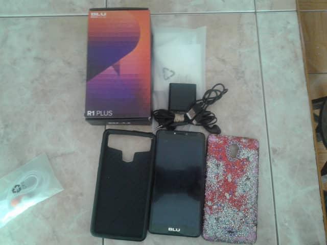 En venta Blu R1 Plus con todos sus accesorios